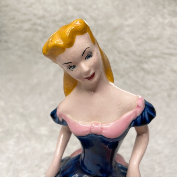 Vintage Southern Bell Lady Figurine Statue - Picture 2 of 11